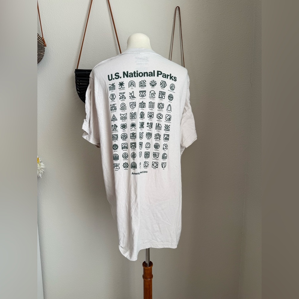 The Landmark Project US National Park T-shirt, Size Large